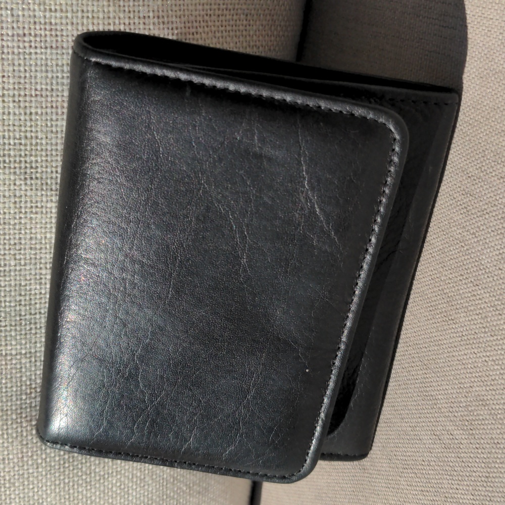 Rolfs Cowhide Black Leather Compact Wallet ✨EUC!✨